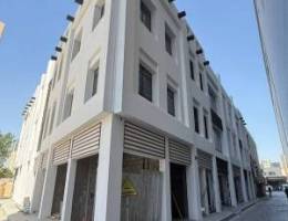  محل للإيجار مباشرة من المالك بدون خلو في مجمع جديد بقلب المباركية 