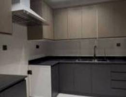  غرفة ماستر +غرفتين بينهم حمام+ غرف للخدم مع حمام + مطبخ + صالة 