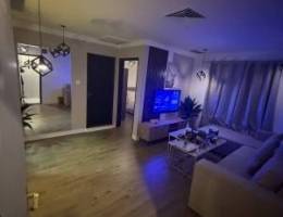  يوجد لدينا شقق الايجار غرفه وصاله  ومطبخ وحمام خلو وفاضي الاستلام فوري 