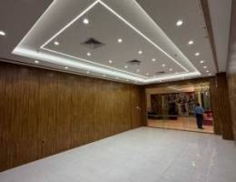  محل للايجار بمجمع راقي بالشويخ من المالك مباشرة بدون خلو 