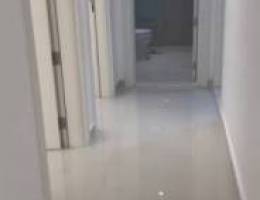  للإيجار شقة ثلاث غرف وصاله وغرفة للخدمات 