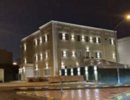  للأجار بيت في ابو حليفه ٣ واجهات على دوار ق٢ 