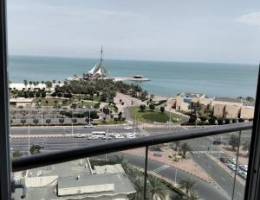  شقق للايجار صف اول شارع الخليج بجوار مارينا مول 