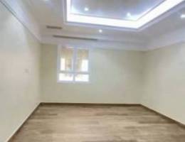  للايجار شقه بالصباحيه 4 غرف منهم غرفتين ماستر وصاله ومطبخ تشطيب ملكي 