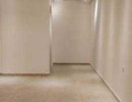  للاجار شقة ارضية مع حوش كبير 