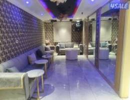  شقه خلو بحولي شارع تونس مساحة كبيرة 2 غرفة صاله كبيره حمام مطبخ نفس ال 