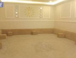  ديوانية +غرفه ومطبخةوحمام ومساحة خارجية مسوره بالهجن للإيجار الشهري 