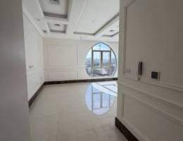  3 غرف وحده منهم ماستر مع حمامها وايضا غرفه رابعه صغيره مع حمام 