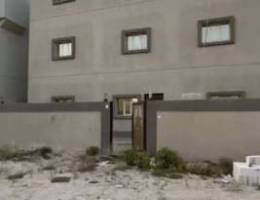  للايجار دور ارضي صباح الاحمد ويوجد شقق 