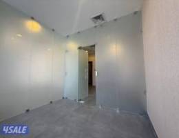  متوفر مكتب تجاري في برج كتير راقي بموقع متميز بالقبله مساحة ٦٥م 