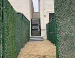  شقة بسرداب مدخل على شارع رئيسي 