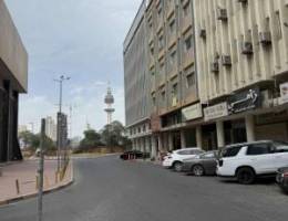  ‏للإيجار محل مساحة 20 متر موقع ممتاز بجوار مجمع الصالحيه علي شارع 