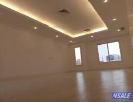  للإيجار شقة كبيرة في الروضة 