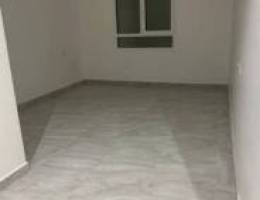  شقه 3 غرف وصاله وغرفة للعامله مع حمامها في الدور الثالث لوحدها 