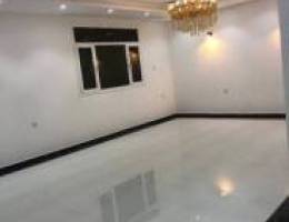  للايجار شقة 3 غرف منها غرفة ماستر وصالة ومطبخ وغرفة خاد مة وحمامها 