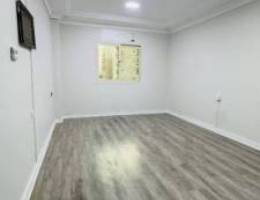  شقه في حولي غرفة وصالة وحمام ومطبخ مساحات كبيرة 