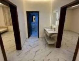  شقه سوبر دولكس من المالك مباشره دور اول 3 غرف وصاله و3 حمام ومطبخ 