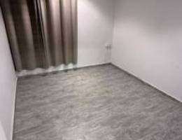  للإيجار شقة غرفة وصالة حمام ومطبخ 